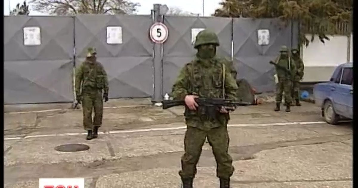 Солдаты в камуфляже, которые блокируют военные части, не называются россиянами