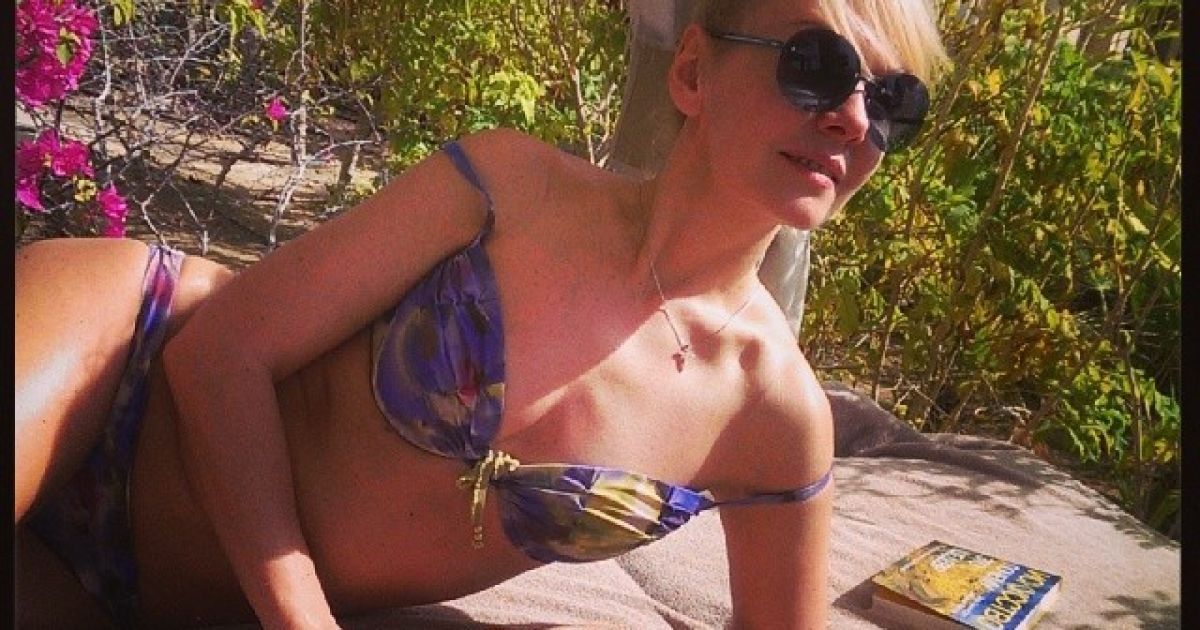 Валерія щодня робить вправи з йоги