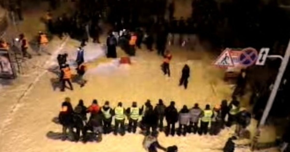 Перша атака на Євромайдан з боку Інститутської завершена: міліція відступила