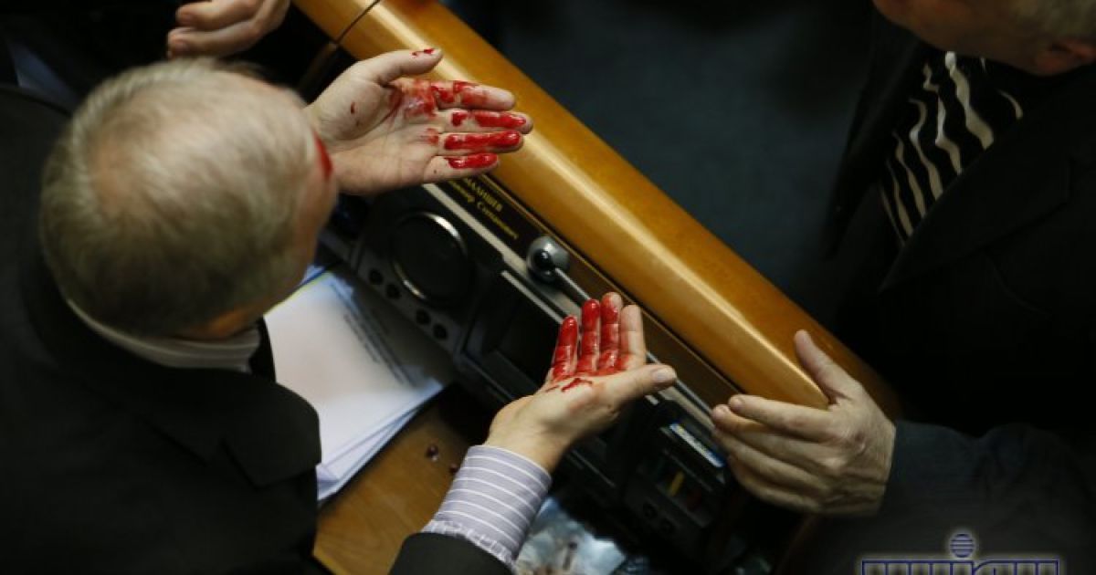 В Верховной Раде с драками и кровью приняли бюджет