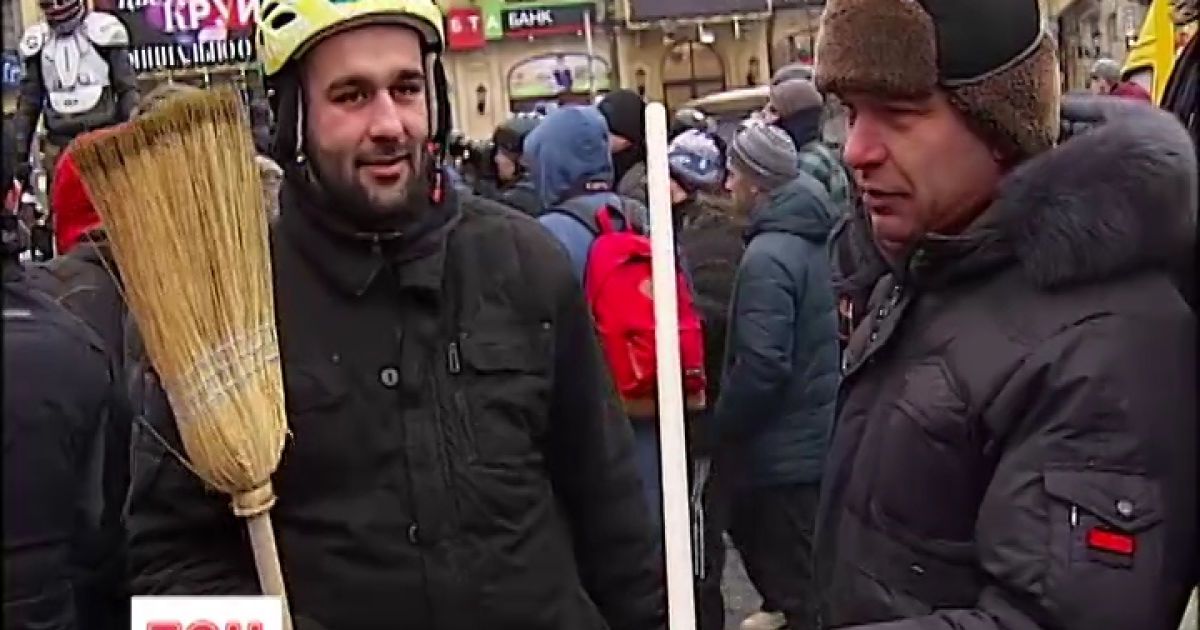 Попытка уничтожить одну из баррикад завершилась ничем