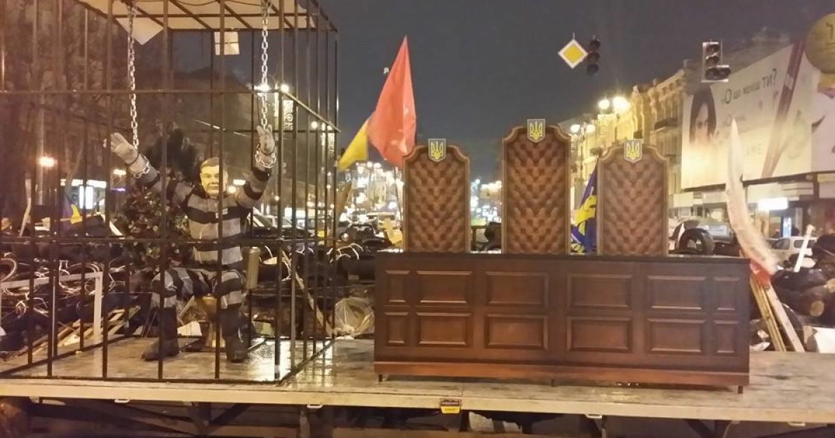 Опівночі на Євромайдані було близько 10 тисяч людей / © adme.ru