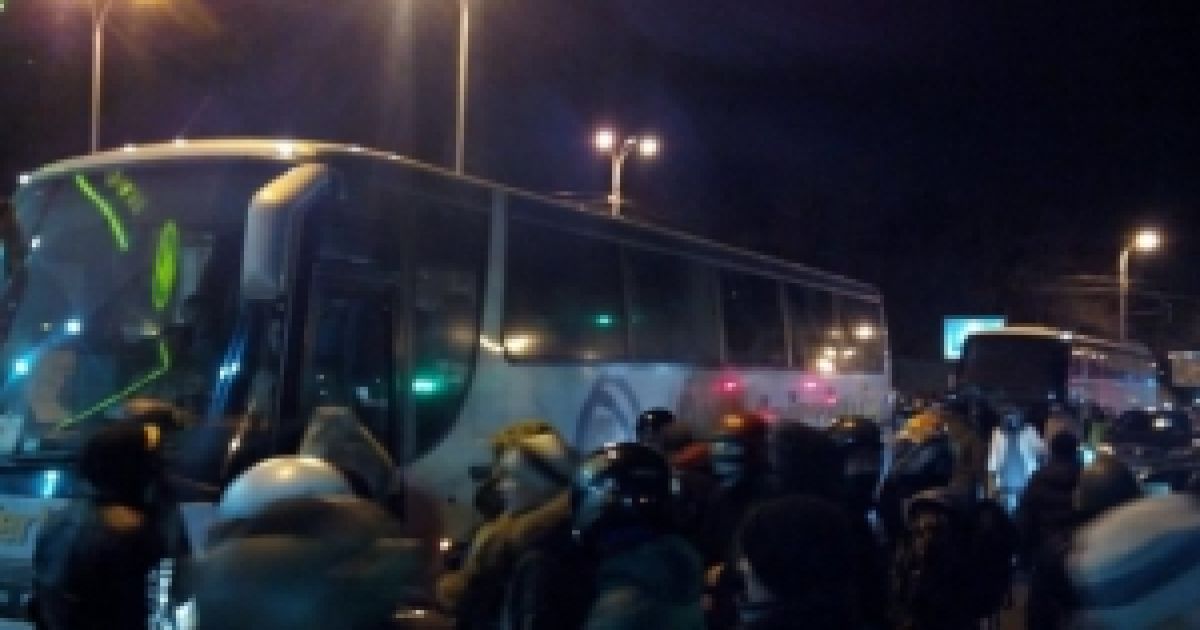 "Титушек" завезли на Левый берег