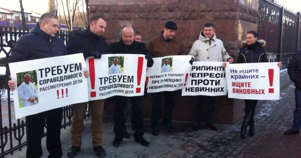 Под судом собралась группа поддержки Насиковского