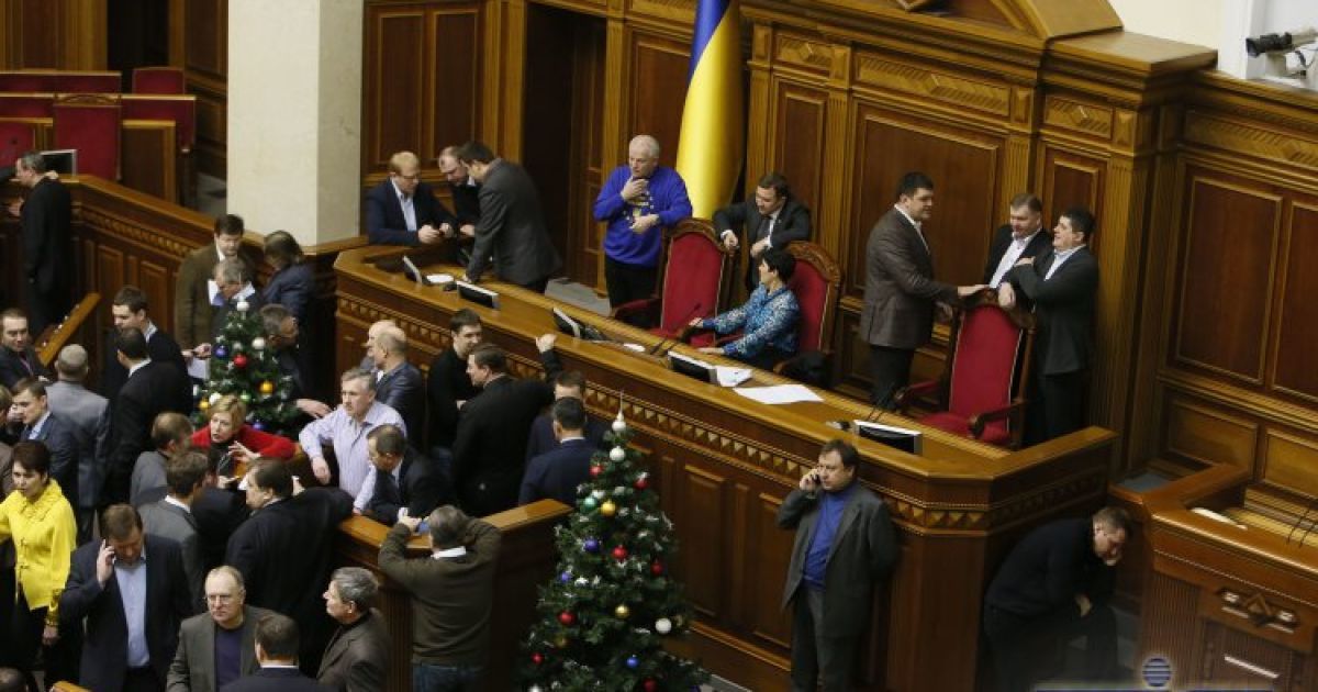 Опозиціонери продовжують блокувати Раду.