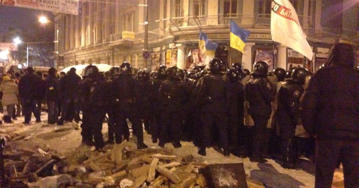 Зачистка барикад у центрі міста. Фото Мустафи Найєма