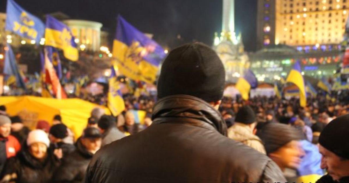Хлопець каже, що працює бухгалтером і тренує дітей, а мітинги - спосіб швидко заробити