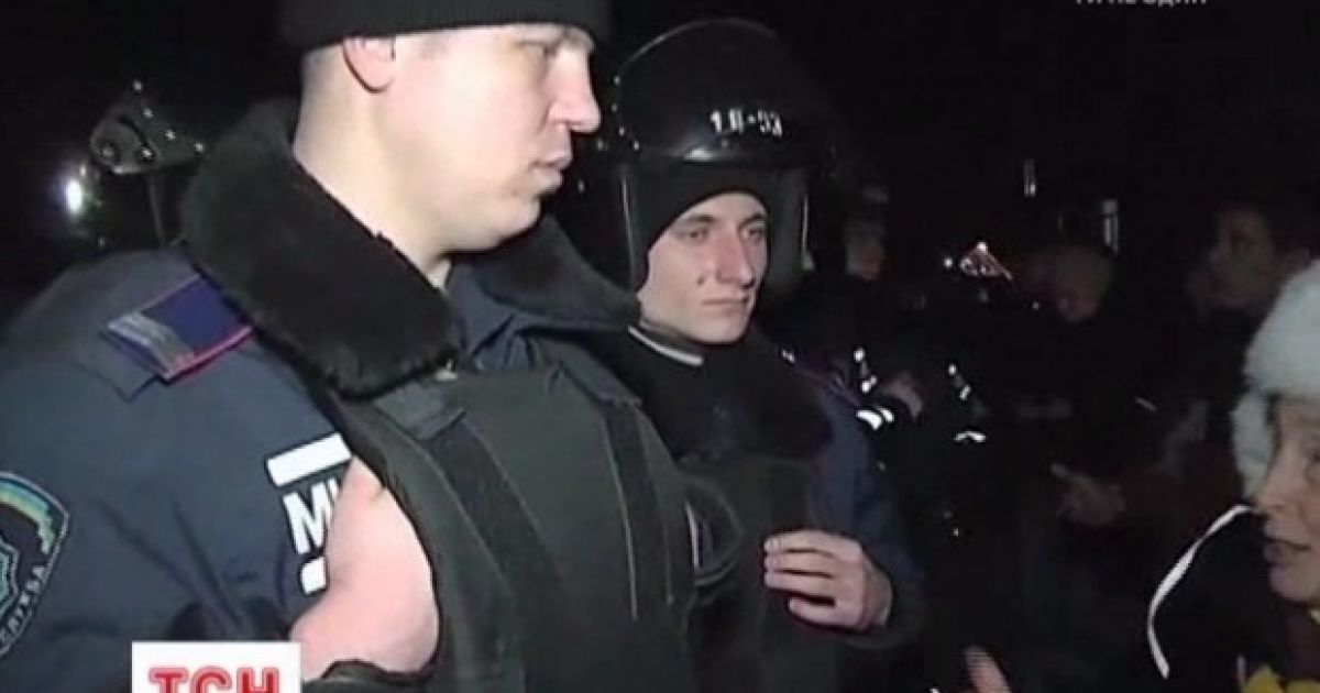 Силовики затримали майже 100 людей