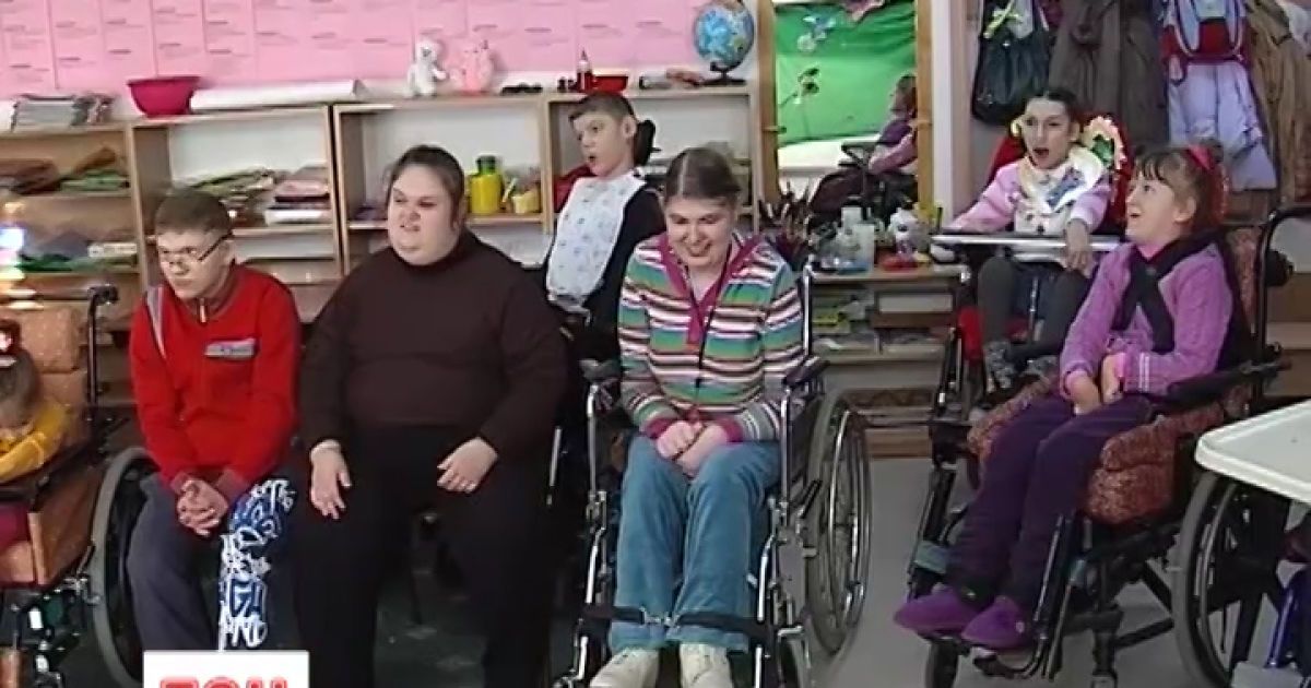 Люди вимагають повернути їм зароблені гроші