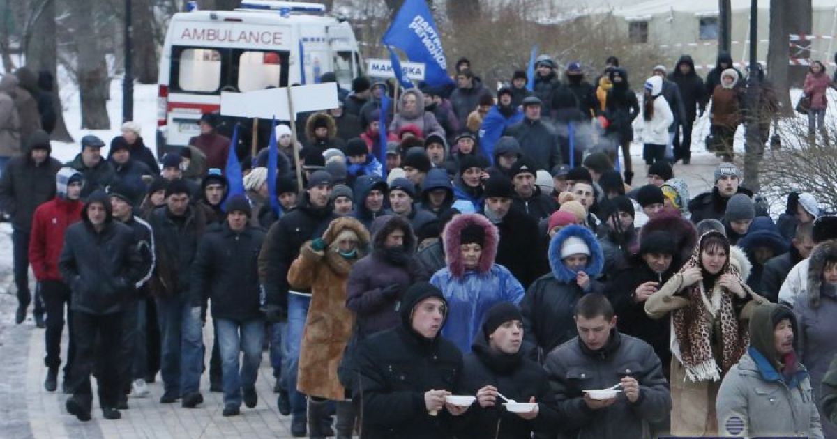 Прихильники регіоналів повернулися у Маріїнський парк / © УНІАН