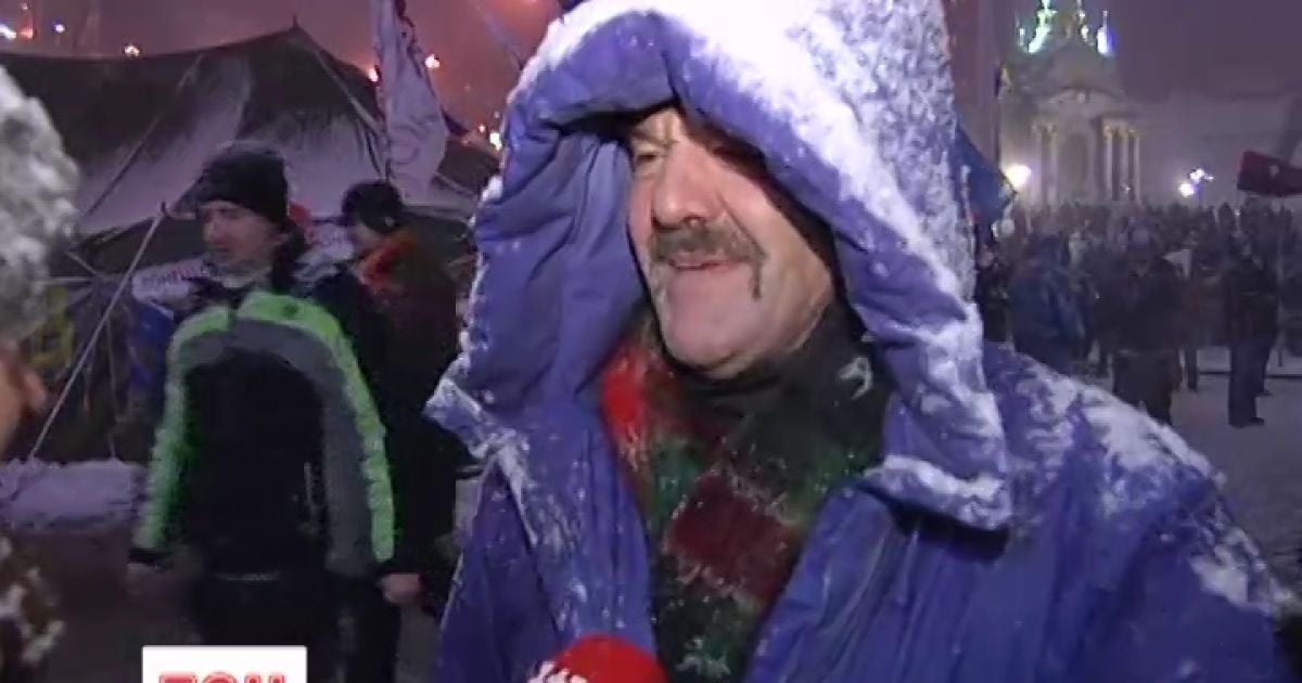 Кияни скаржаться на перекритий Хрещатик, а на Євромайдані чистять сніг краще за комунальників