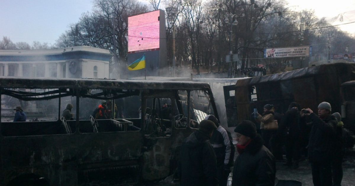 Заклади на Грушевського намагаються працювати у звичному режимі