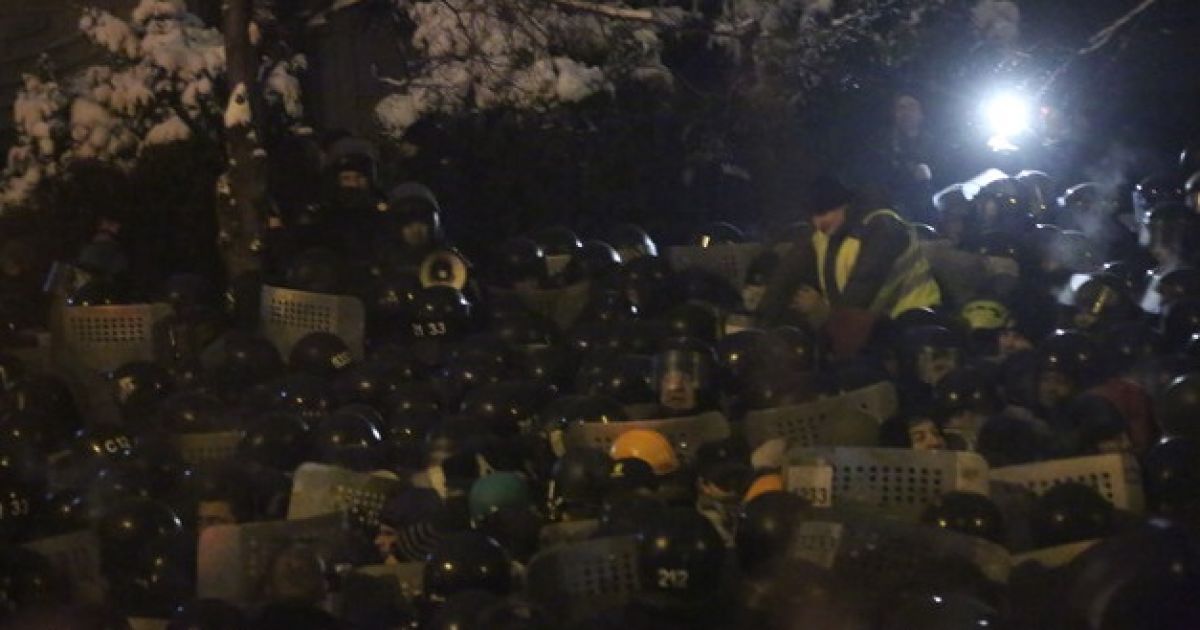 "Беркут" планомірно зачищав урядовий квартал / © Виталий Кийрус