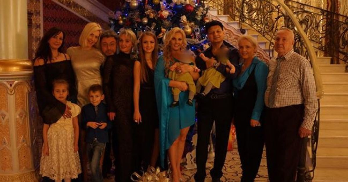 Камалія зустріла Новий рік вдома