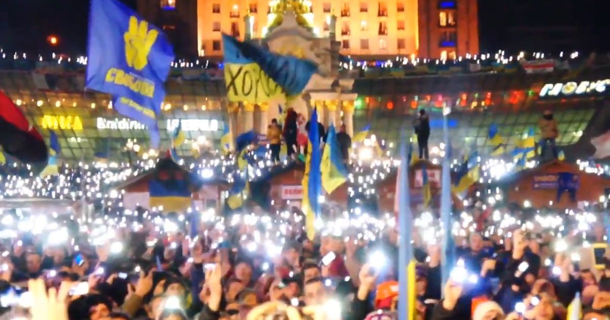 200 тисяч українців зібрались на Євромайдан