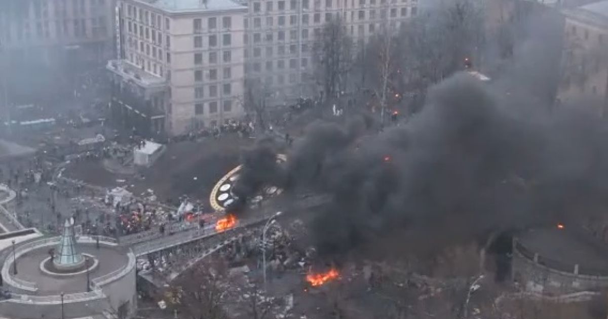 У центрі Києва тривають протистояння