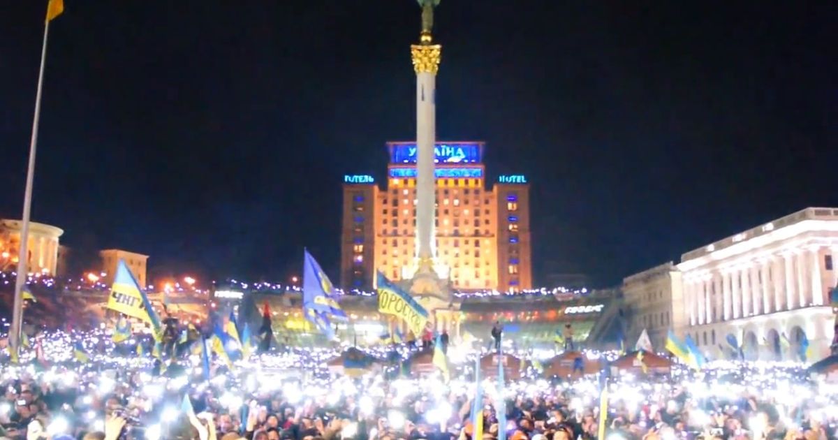 200 тисяч українців зібрались на Євромайдан