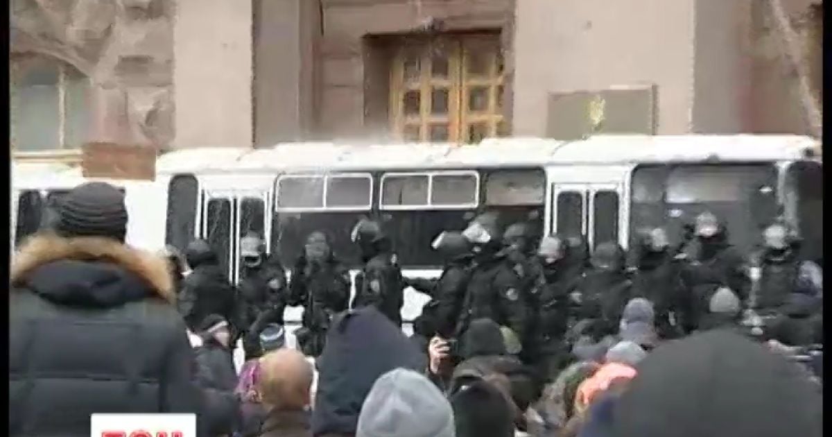 Попов вважає поведінку силовиків біля КМДА нерозумною