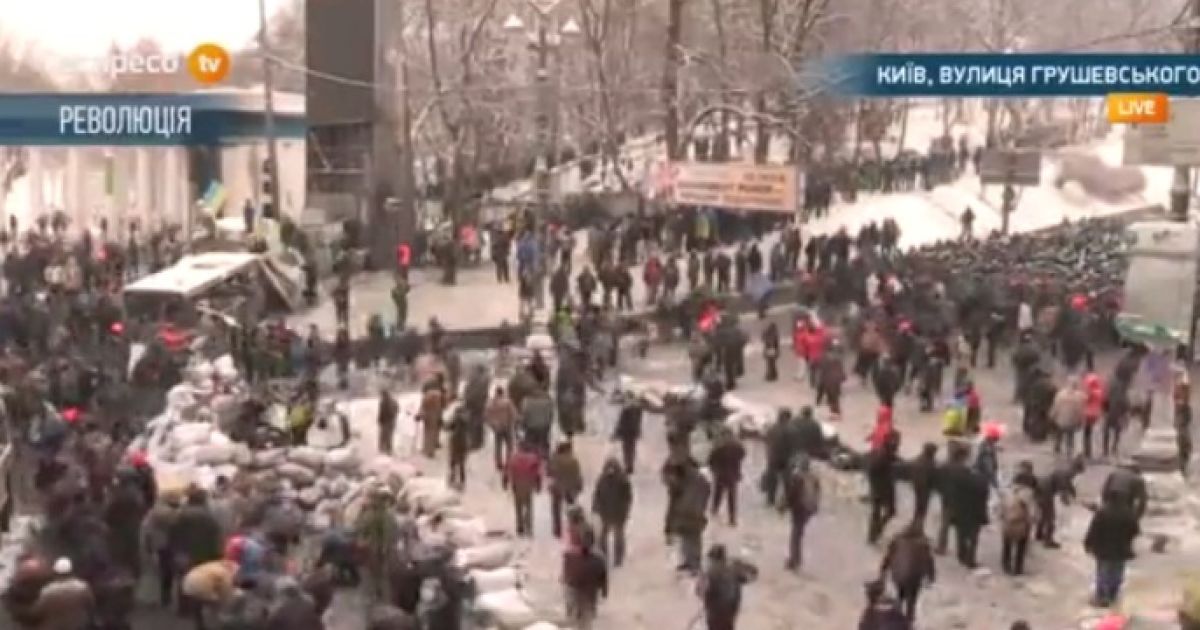 На Грушевського два ряди барикад