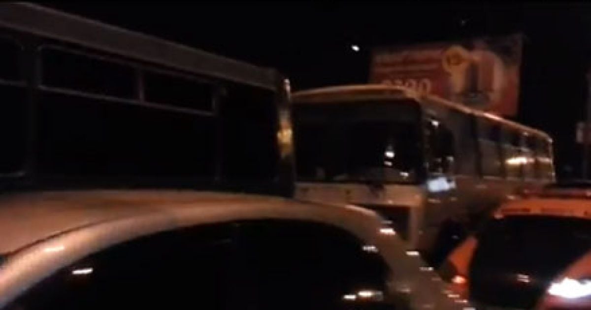 Автомайданівці заблокували автобуси з "Беркутом"