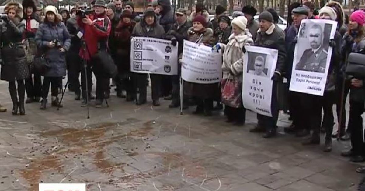 Пікетувальники вимагають відставки Лозовського