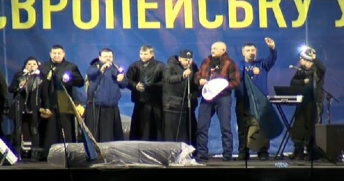 Активісти запалили ліхтарики на честь євроінтеграції