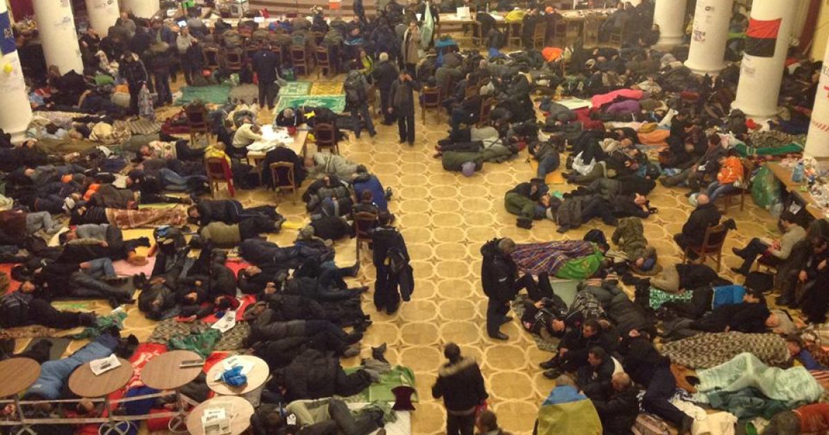 Митингующие возвращают КГГА власти