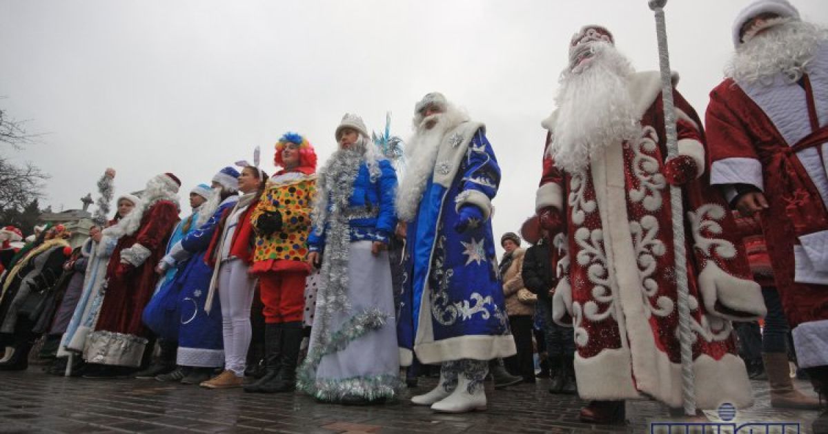 Діди Мороз розважають українців