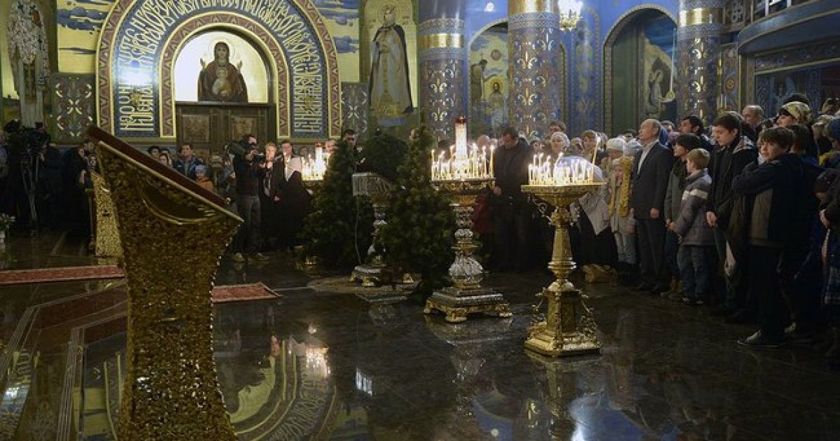 Путін зустрів Різдво у сочинському храмі в оточенні дітей / © svali.ru