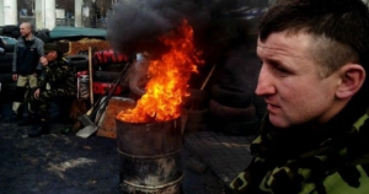 В центре Киева опять горят шины