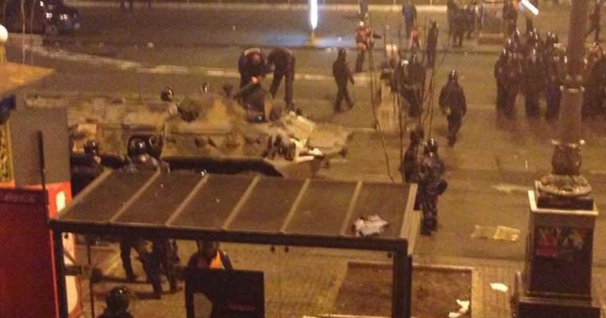 На Крещатик приехали два БТРа