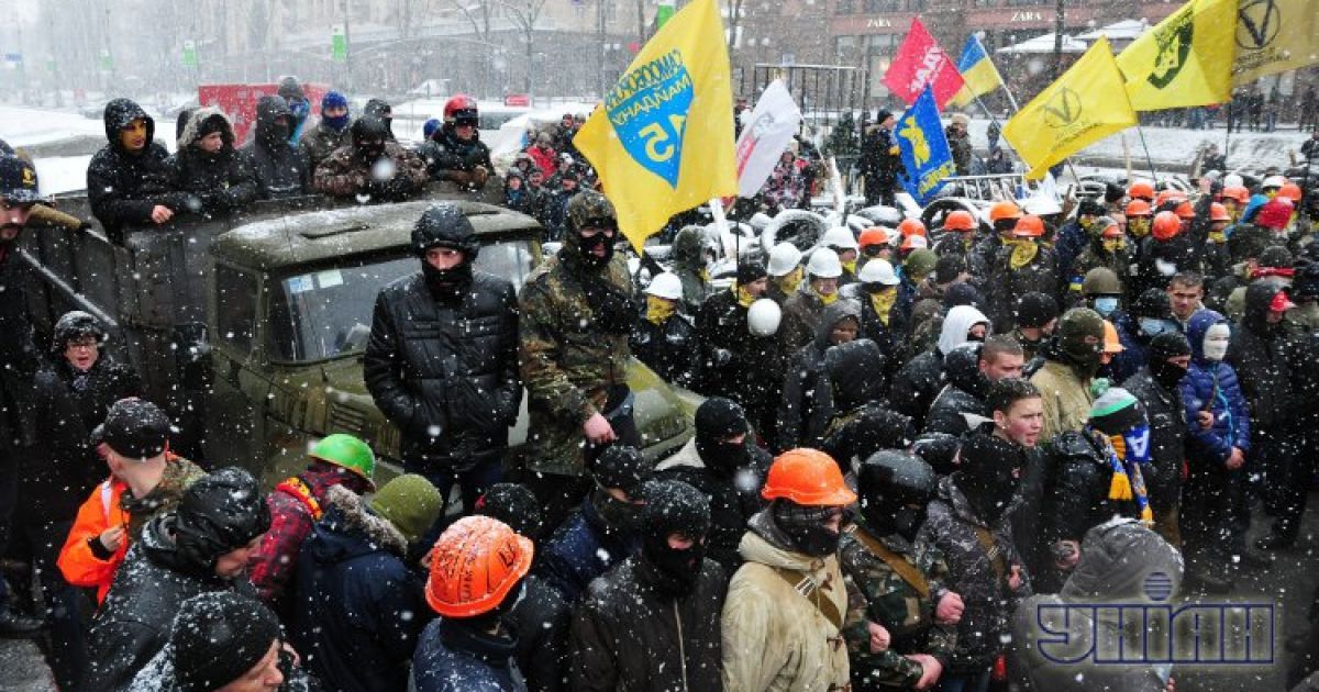 Письменники у касках вимагатимуть арешту