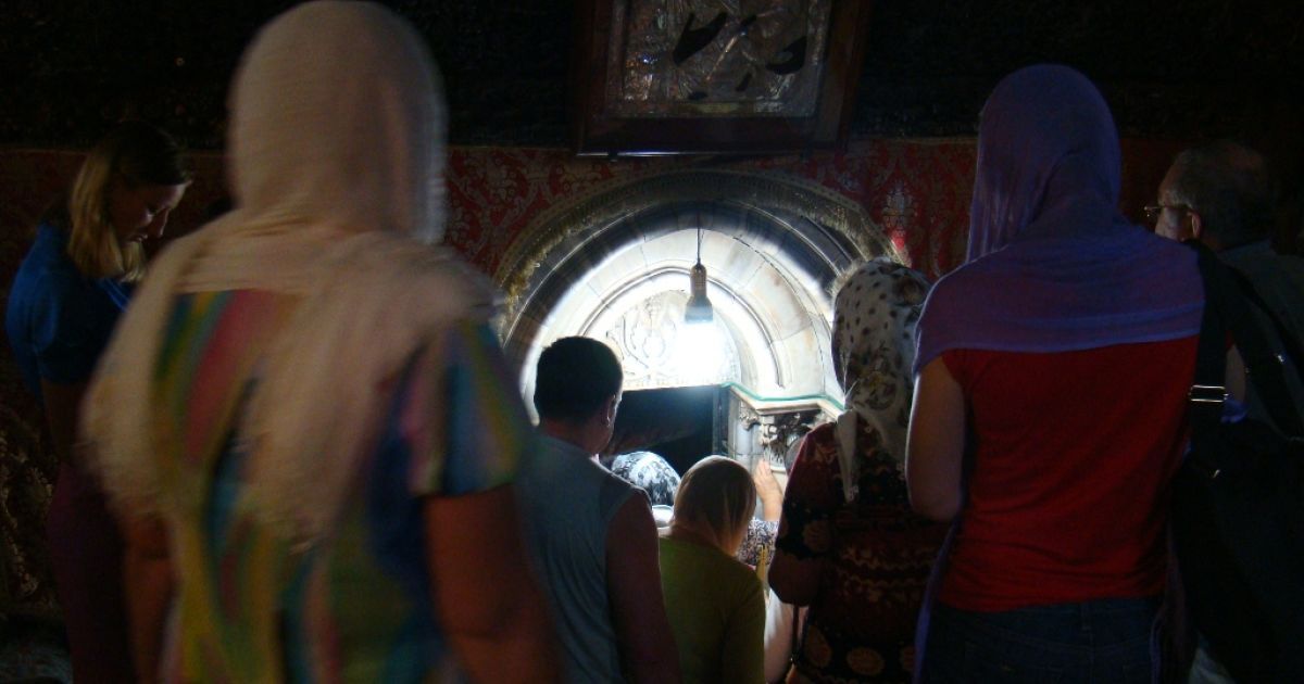 Вход в пещеру Рождества Христова в Вифлееме. Фото Дмитрия Шаповалова