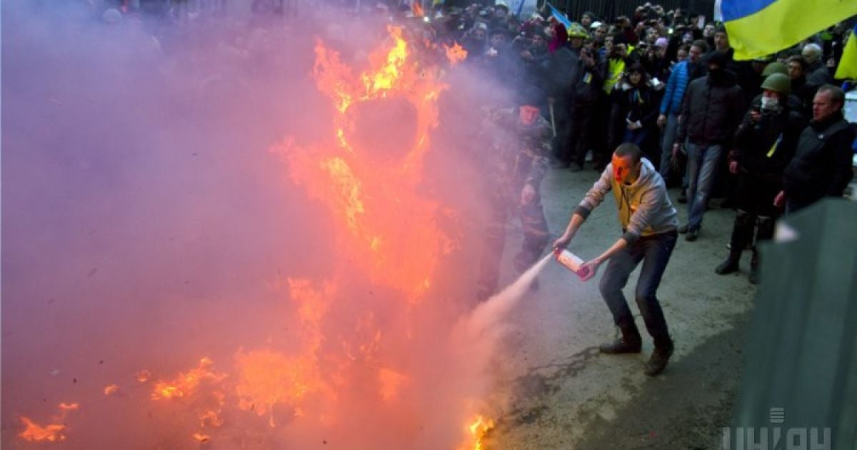 На митинге в Одессе подожгли "Януковича"