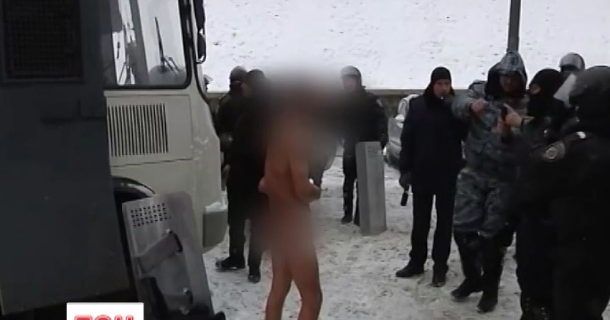 Жертва свавілля людей у формі вже на волі