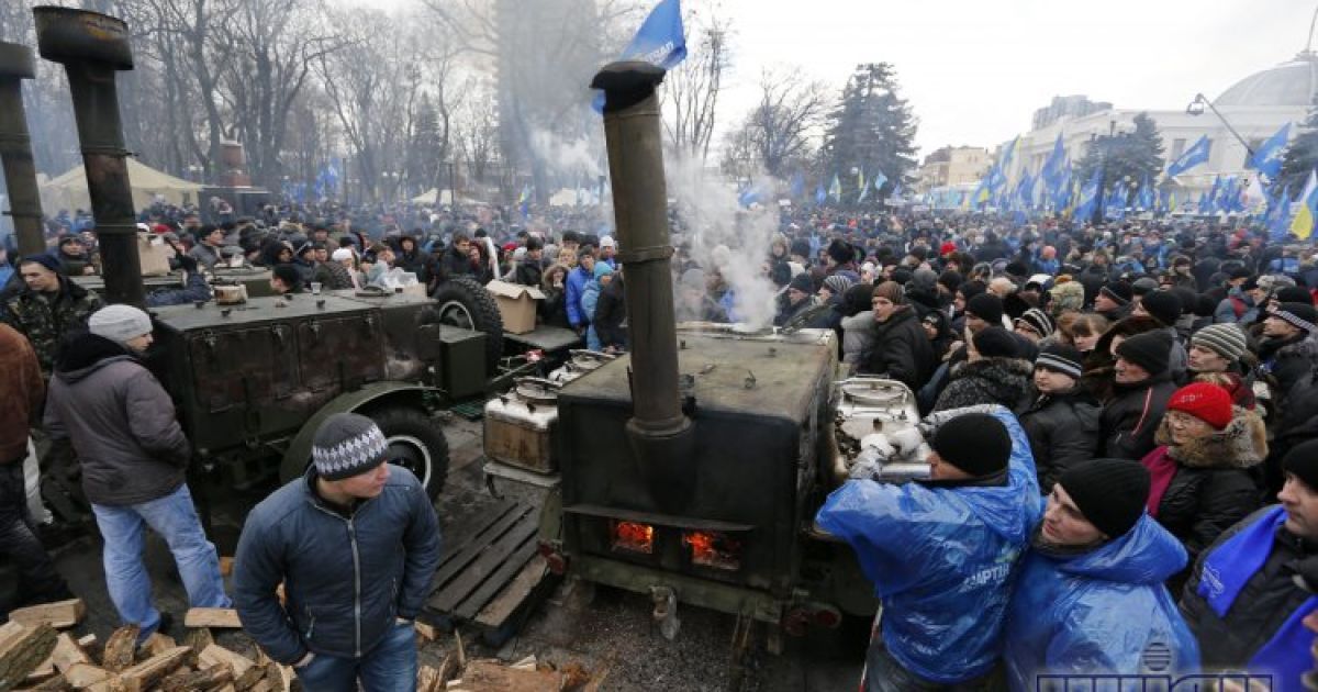 На Антимайдані люди групуються в загони