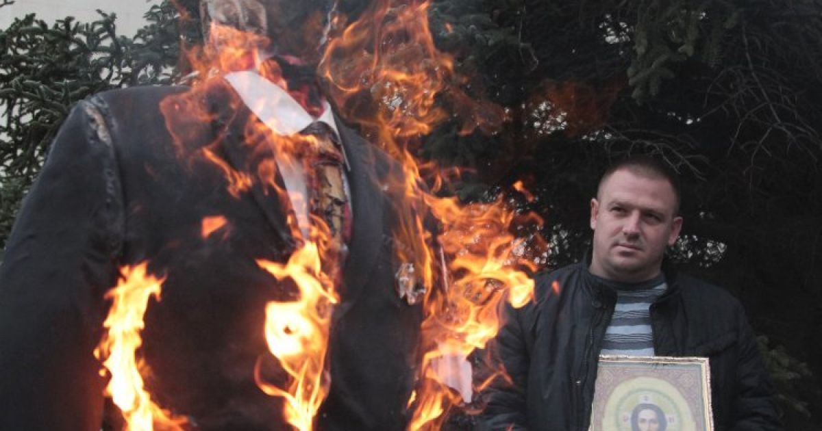 У Сімферополі спалили опудало Бандери / © УНІАН