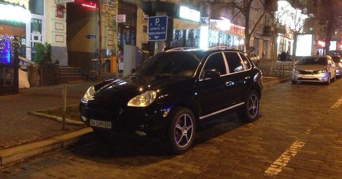 "Порше", на якому напали на Чорновол, продається в інтернеті