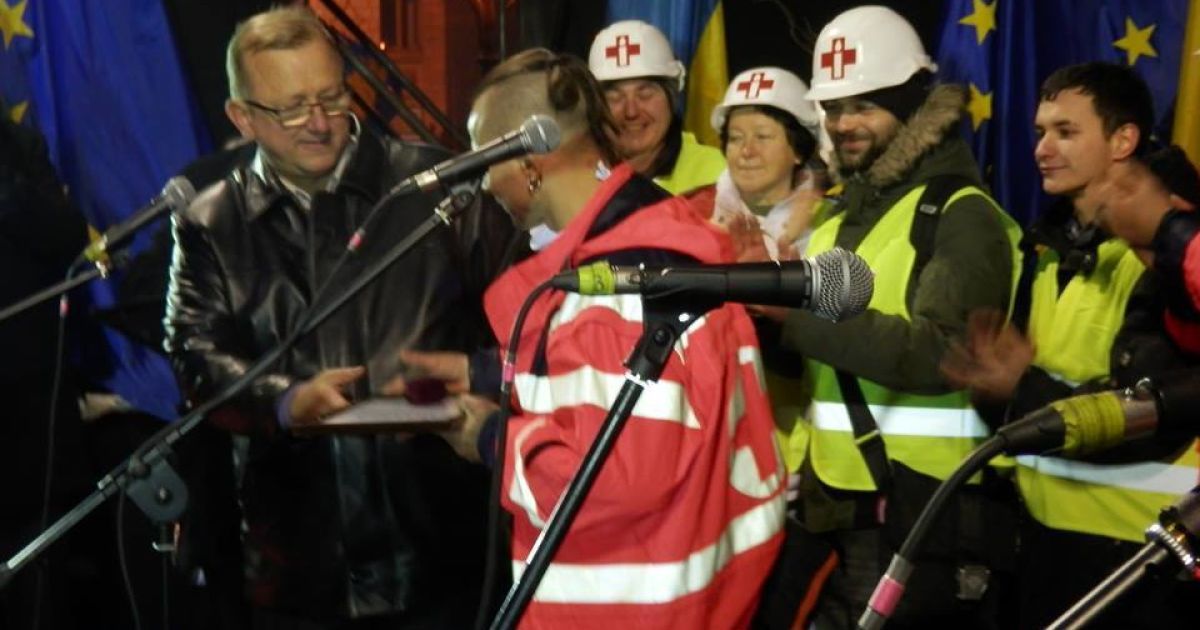 Нагороджувала медиків Всеукраїнська Рада захисту прав та безпеки пацієнтів / © mensweardog/Instagram