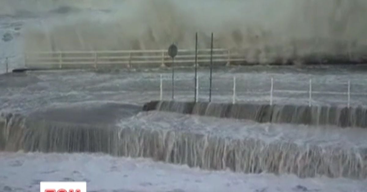 Великобританію атакує велика вода