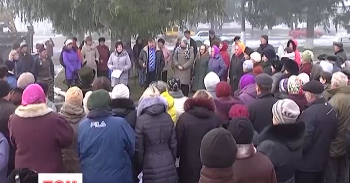 Люди вимагають не закривати школу-інтернат