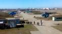 Вертолеты взлетают с военного аэродрома в Саках в Крыму