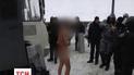 Чоловіка знімали на відео на морозі