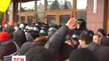 Мітингувальники взяли штурмом нові облдержадміністрації