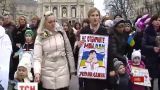 У своє свято українки вийшли на антивоєнні мітинги