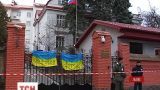 Во Львове активисты взяли консульство России под усиленную охрану