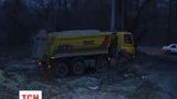 ГАИшники пытались не пустить в Киев грузовики с песком
