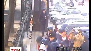 Появилось видео нападения на украинское посольство в Москве