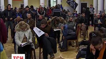 Кількість мітингувальників у КМДА неспинно зростає