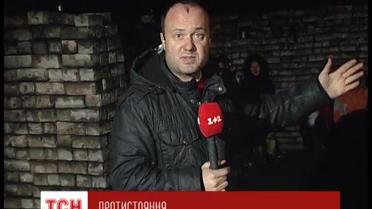 На Европейской площади продолжают возводить баррикады